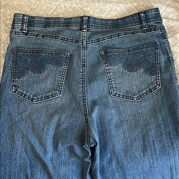 Gloria Vanderbilt Women's Capri Jeans  Sparkly Pocket Details Size 8 - Picture 2 of 10